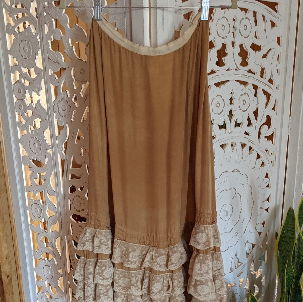 Vintage silk petticoat skirt. Button closure
